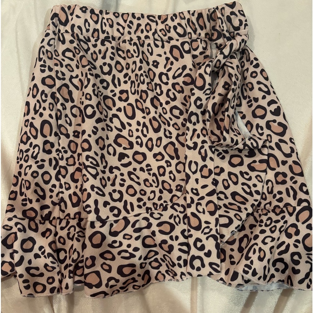 cheetah print light skirt!